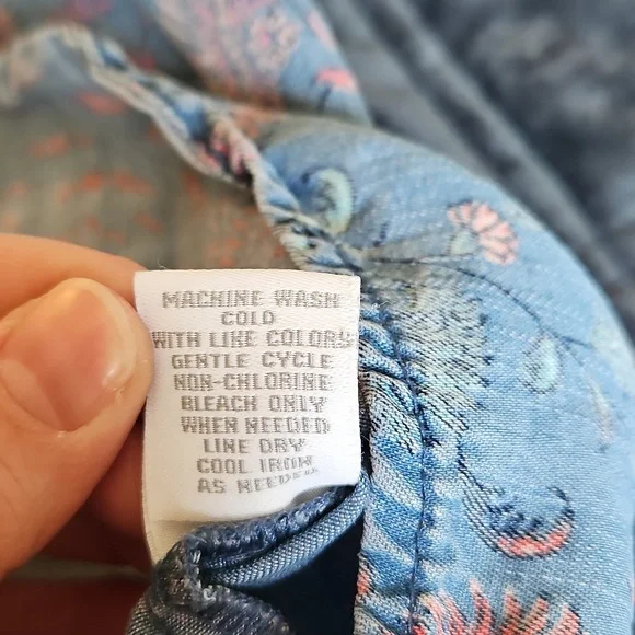 Intro Dillard’s Blue Chambray Floral Lyocell Button-Down, L, Boho, Coastal - Picture 7 of 10